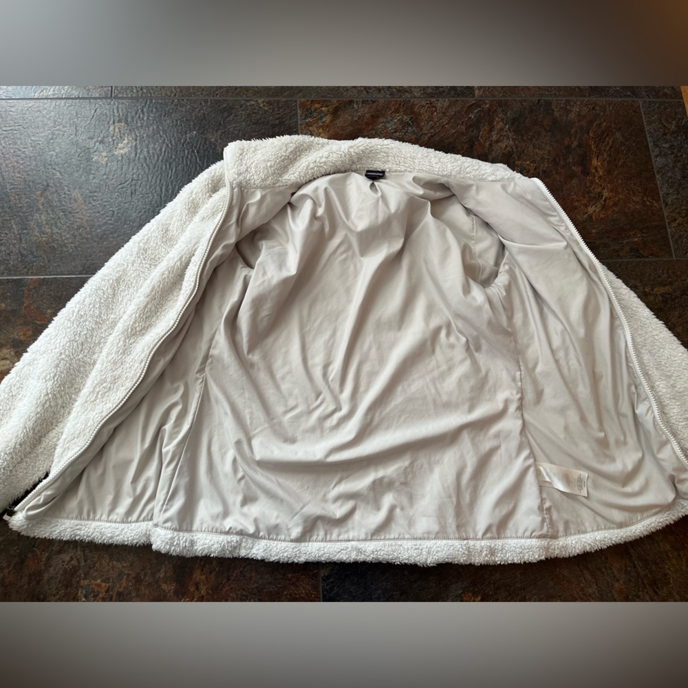 Women’s Patagonia Los Gatos birch white deep pile fluffy full zip jacket. Medium - Picture 7 of 16